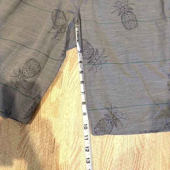 Travis Mathew Men's 32" Pineapple Flat Front Golf Shorts Like New! - Picture 7 of 7